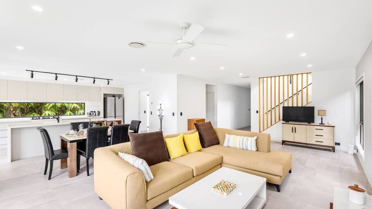 Upper Kedron House | 1min to Shop! BrandNew 4BR Modern Home Central A/C