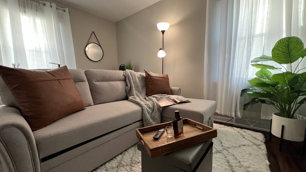 Owensboro Apartment | *1QUEEN BED/1 Bath DUPLEX APT! Full Kitchen, Pet Friendly!