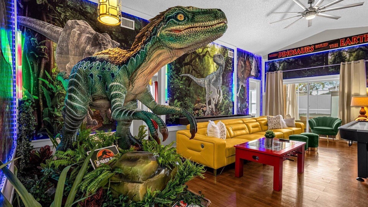 Clear Creek House | 1st Animatronic Dinosaur Villa
