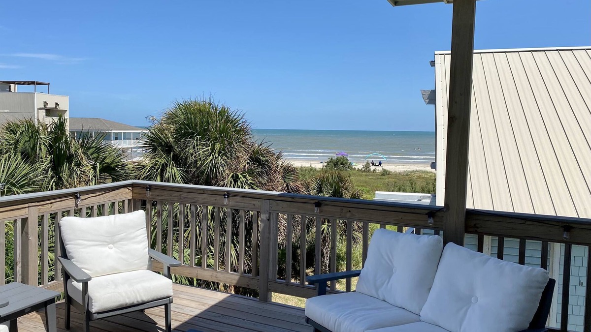 Pirates Beach House | 1st Block Beachside Home! One Story, 4/3, Steps to the beach, Striking views!
