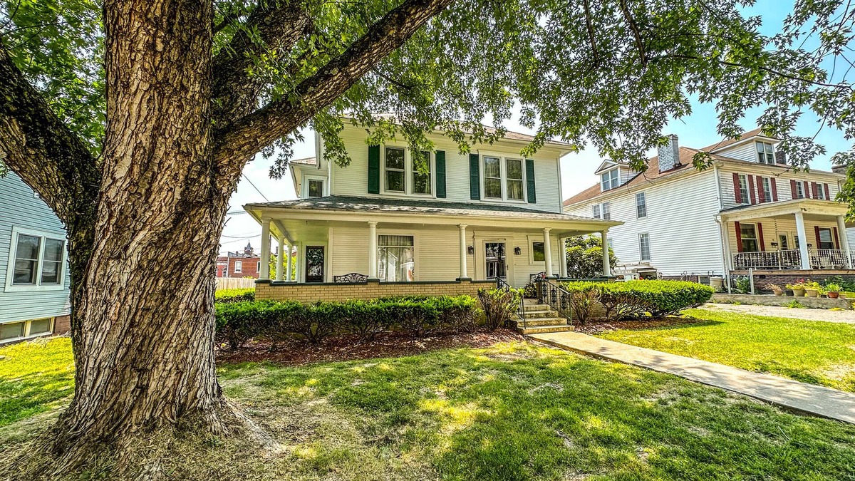 Nelsonville House | 1st Choice Lodging- Maple Leaf Inn