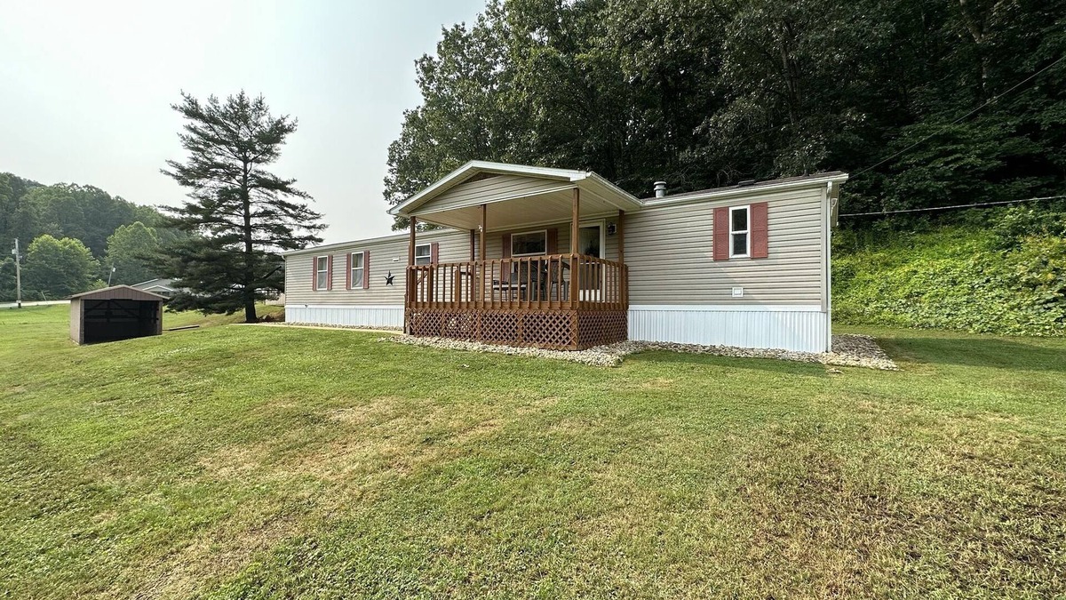 Nelsonville House | 1st Choice Lodging- Burr Oak Bungalow