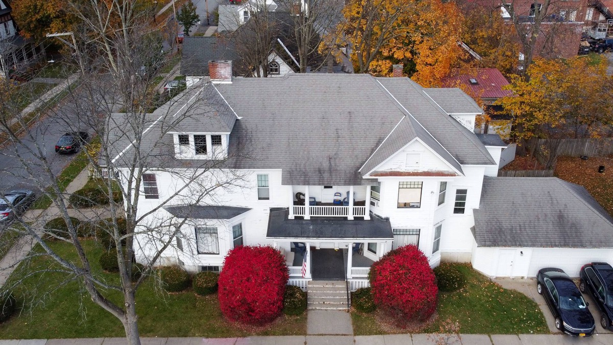 Oneonta House | 1st Class Rentals Munson Manor VII at Watkins Avenue