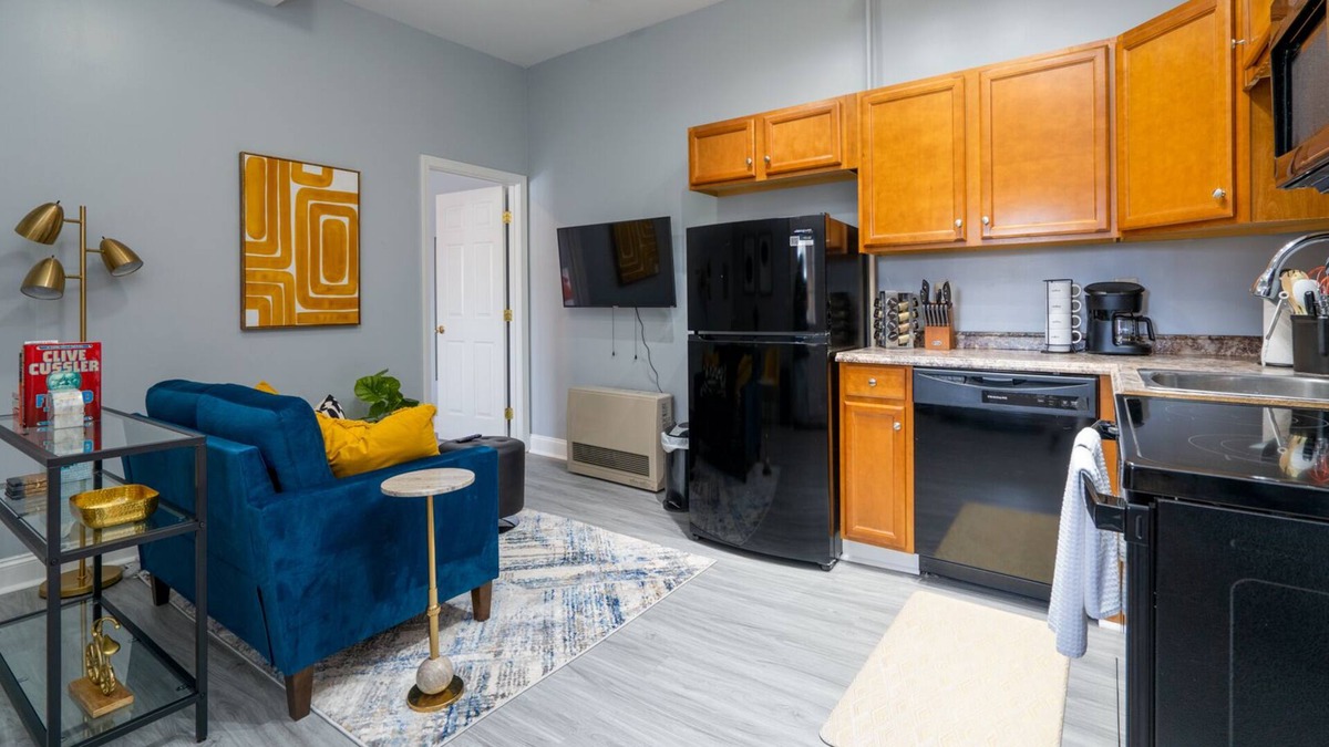 Manchester Apartment | 1st Floor Apt - Walk to Downtown