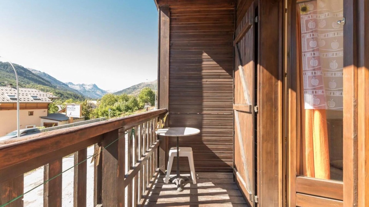 Forville Apartment | 1st floor, balcony, tv, 25m², Serre Chevalier