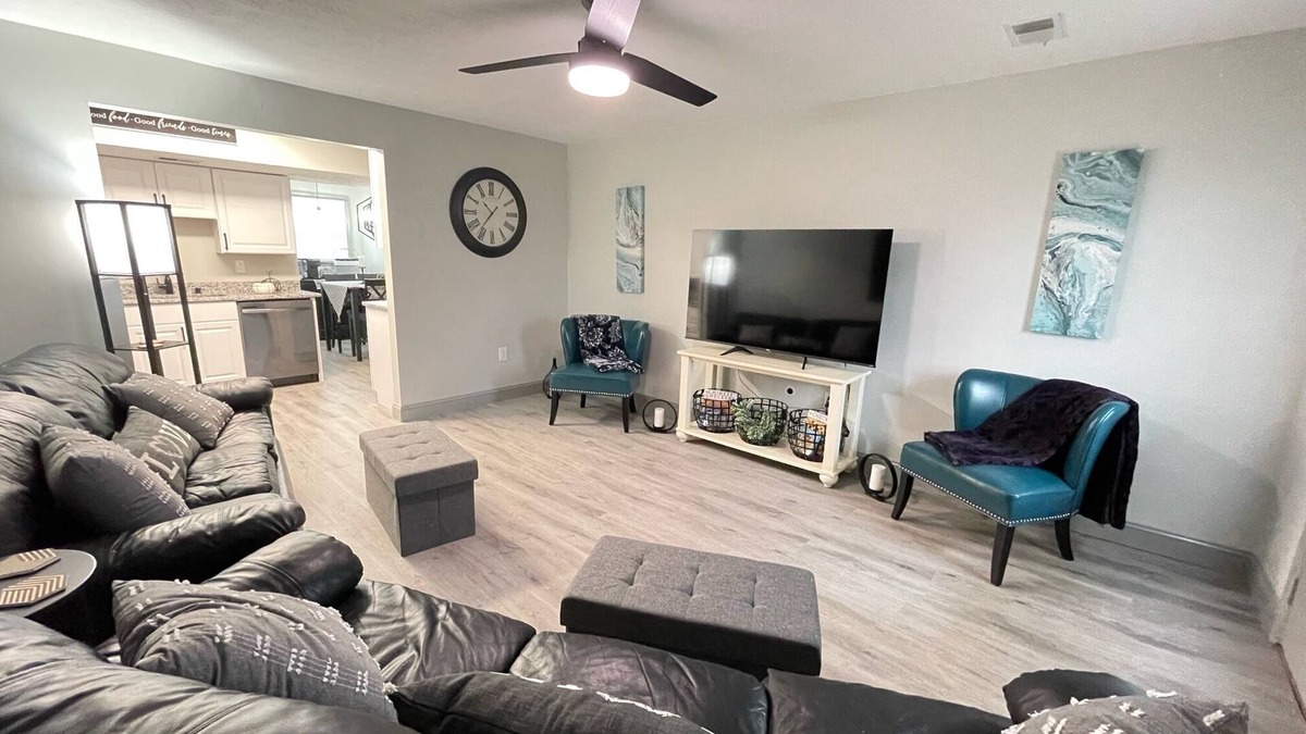 Monroe Apartment | 1st Floor Completely Remodeled, Pets Welcome! King & Queen Beds, W/D in Unit.,
