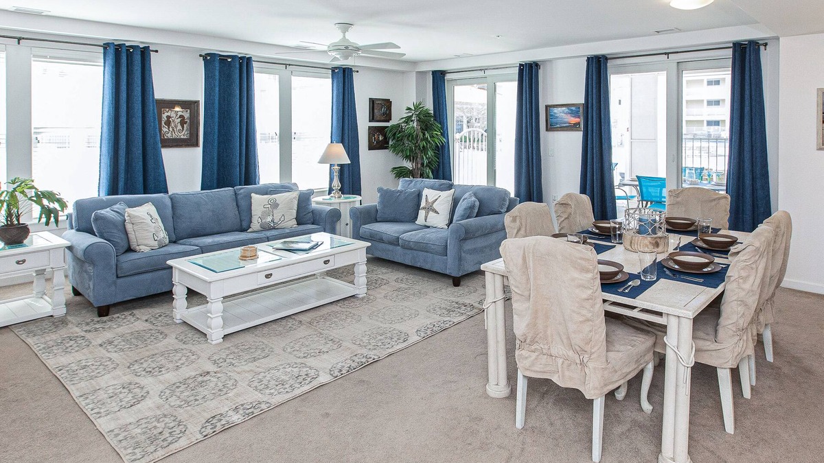 Sandbridge Condo | 1st-floor condo with balcony, W/D, outdoor pool, gym & grills