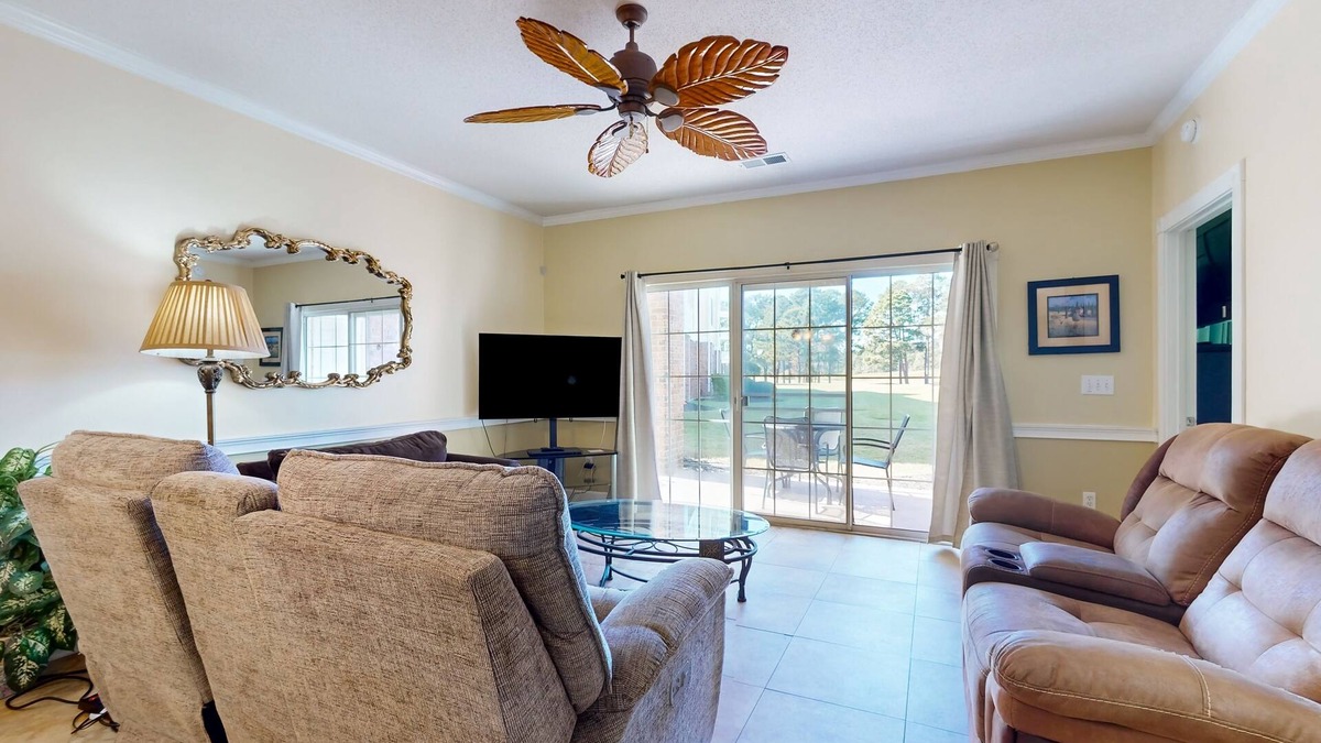 Central Myrtle Beach Condo | 1st floor condo with pool, onsite golf & close to beach
