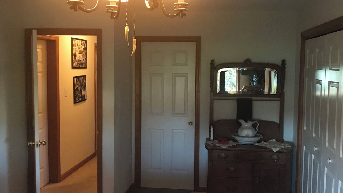 Milford Bed & Breakfast | 1st-floor guestroom with attached bath