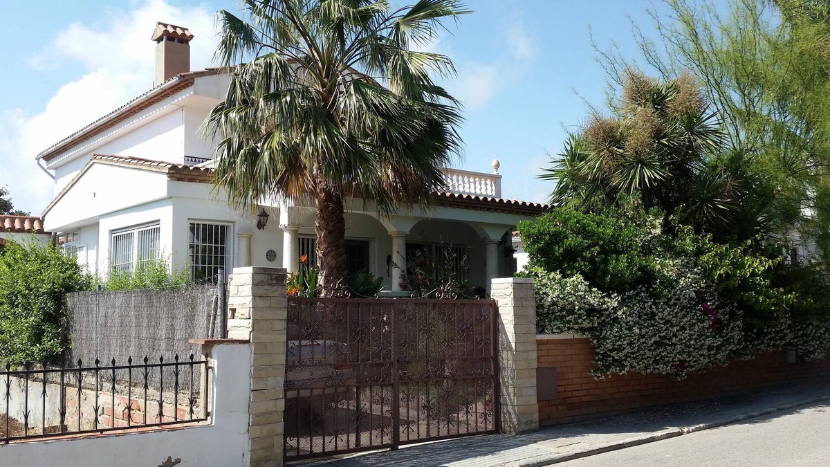 Cambrils Apartment | 1st floor of villa in residential area with large terrace