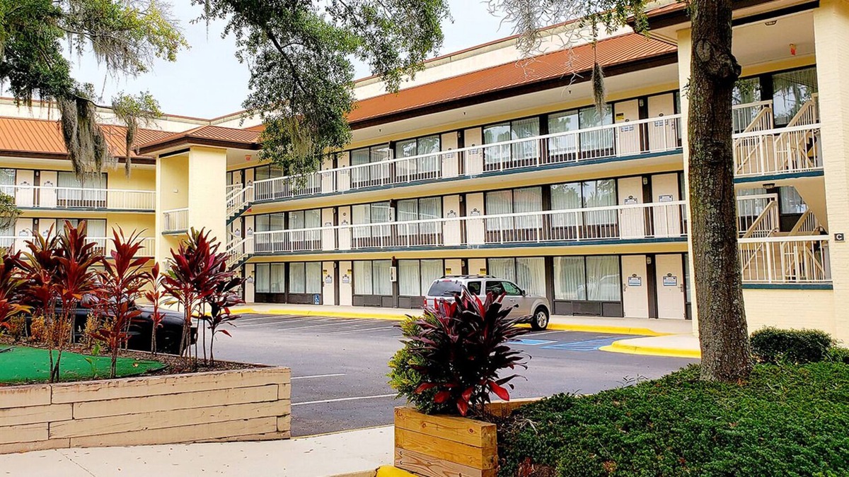 Palmetto Dunes Hotel | 1st Floor Room Simple Rewards Inn"