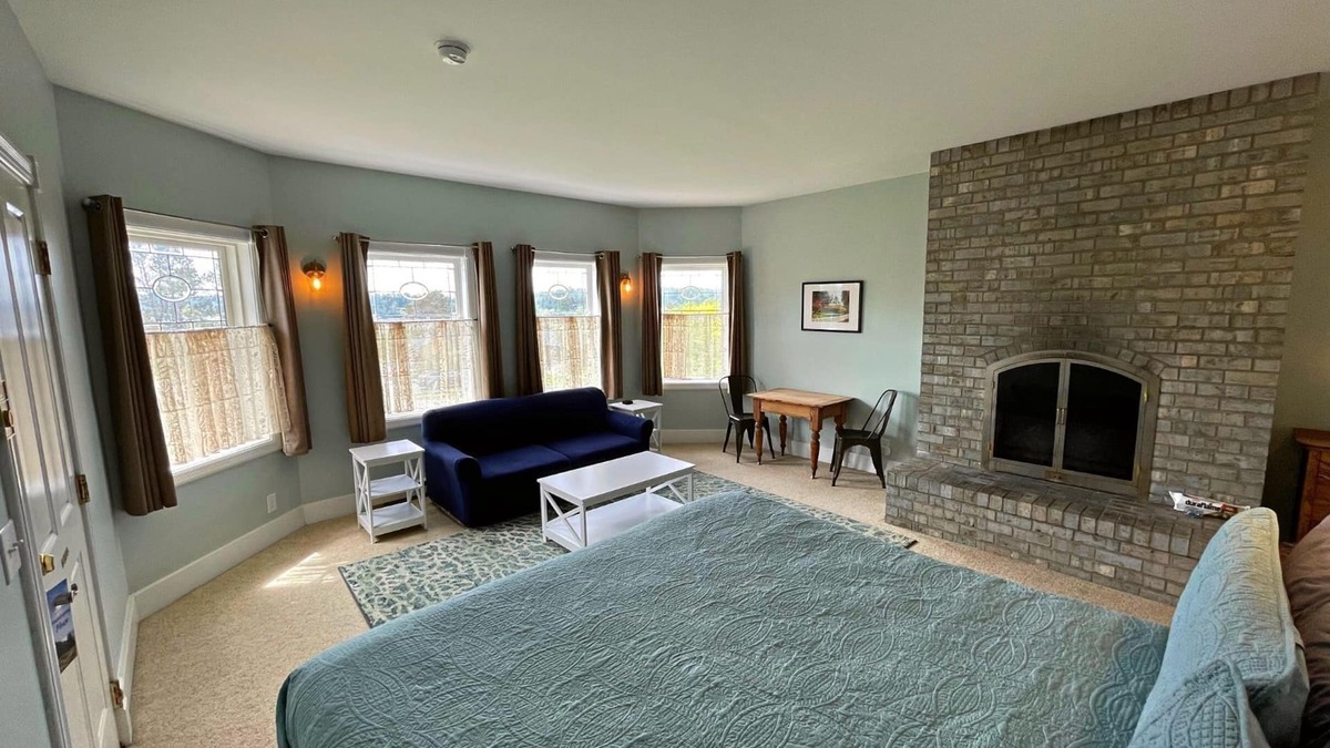 Lopez Island Apartment | #1TripAdvisor-Waterviews-Fireplace-King Bed-Soaking Tub ⛴🌅🔥🛁