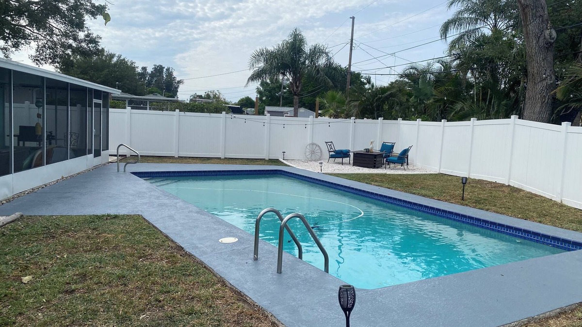 Dunedin House | 2/1 Pvt Pool home/walk to Blue Jays stadium/DT Dunedin. GolfnCart rental avail