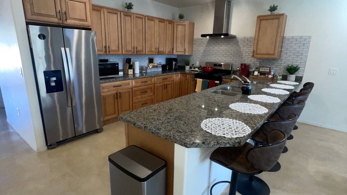 Casas Adobes House | 2,100 sqft "GEM" in highly desirable Casas Adobes. 2 minute walk to Golf Resort!