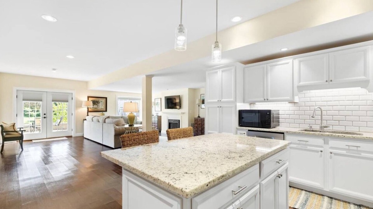 Culpeper Apartment | 2/2 bath large private apartment , eat in kitchen living room, gym & laundry
