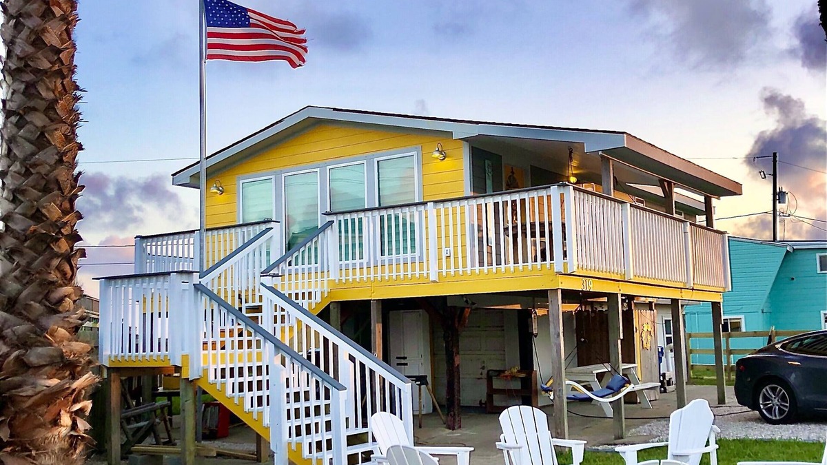 Surfside Beach House | 2+2 Beach house 2 blocks off the beach