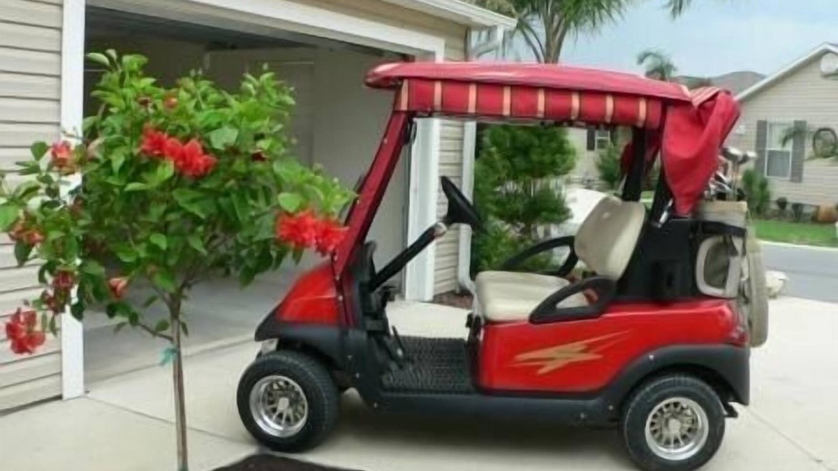 Duval House | 2/2 Courtyard Villa with Private Backyard and Golf Cart!