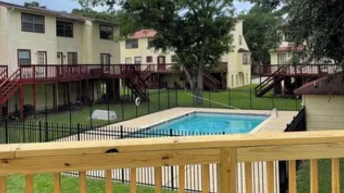 Tallahassee House | 2/2 Family-sized townhome with deck - 2 minute walk to Doak Stadium!