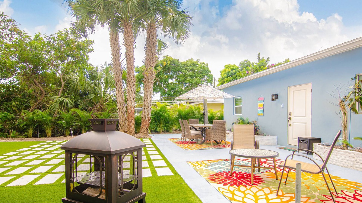 Juno Beach House | 2/2 Juno House near Beach/Intracoastal bring Boat Large outdoor area. NPB Pool