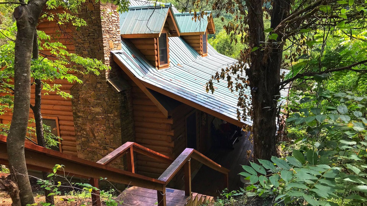 Sevierville Cabin | 2/2 Log Cabin in the Smokies! Close to Dollywood! WIFI, HOT TUB, 2 KING ROOMS