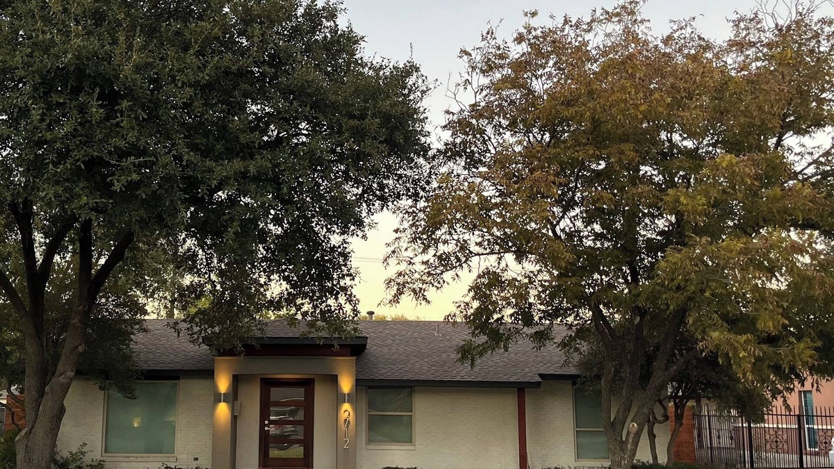 Dallas House | 2-2 Mid Century Modern Home with huge pool, home theatre and tons of amenities