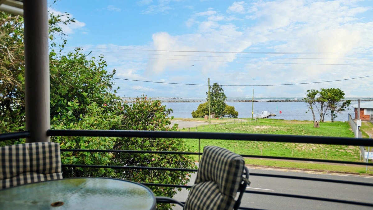 Harrington House | 2/39 Beach Street, Harrington - Sit back and relax at Castaway 2