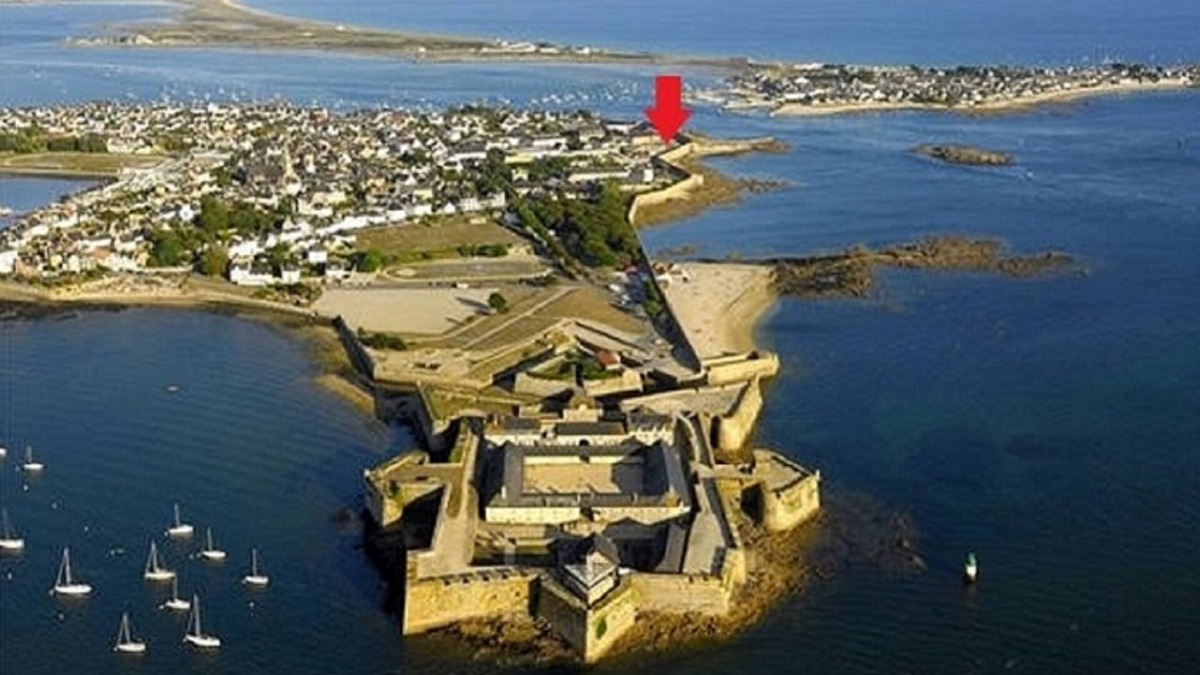 Port-Louis Apartment | 2/4 pers apartment facing the sea Port-Louis intramuros - South Brittany