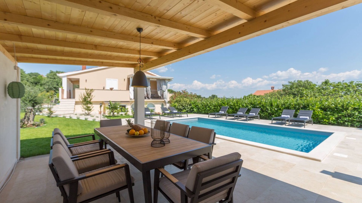 Musalez Condo | 2-4 persons, Pool, Garden, Family-friendly, Panoramic sea view