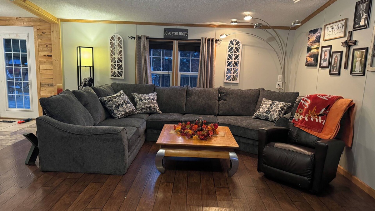 State College House | 2.5 miles from Beaver Stadium our Charming 3-bedroom house with AC, WiFi
