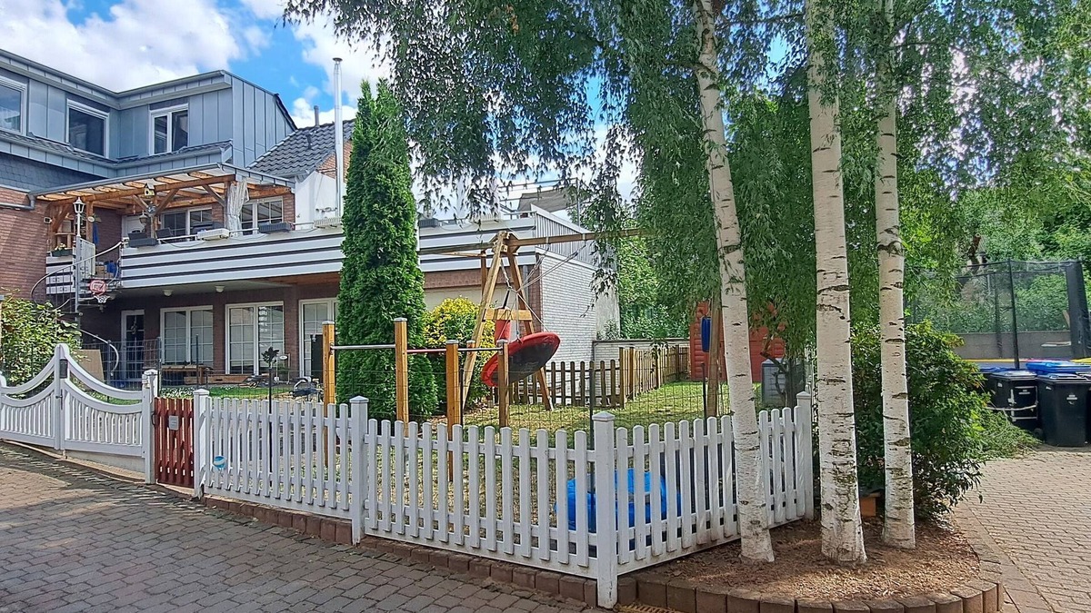 Zulpich Apartment | 2.5 room apartment with terrace + close to Phantasialand Eifel Therme with play