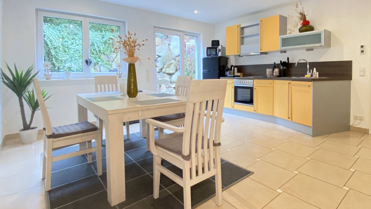 Gaertringen Apartment | 2,5 room apartment for 4, 70sqm, private terrace, 2 parking lots.