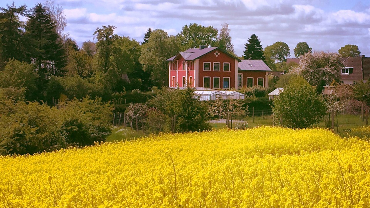 Quarnbek Apartment | 2.5 room apartment in Kiel and near the canal in the beautiful villa estate