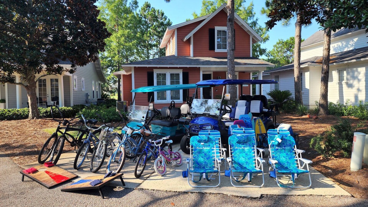Laurel Grove House | 2 - 6 Seater Golf Carts, 5 Adult 2 Kid Bikes, 6 Beach Chairs, Picturesque Views!