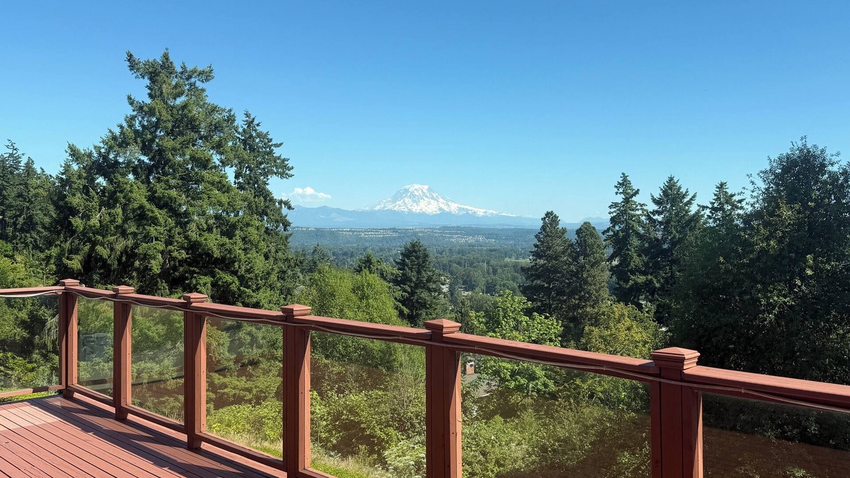 Edgewood House | 2 acres lot with Mt Rainier view