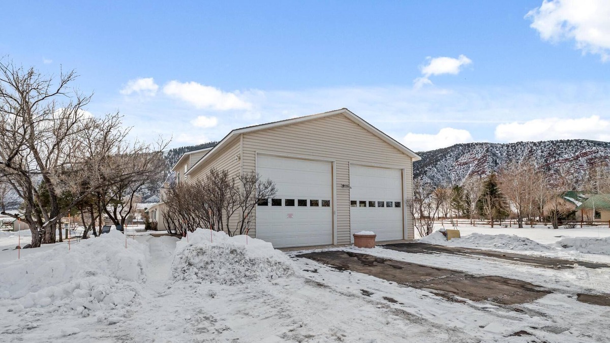 Basalt House | 2 Acres Remodel WalkTo Willit