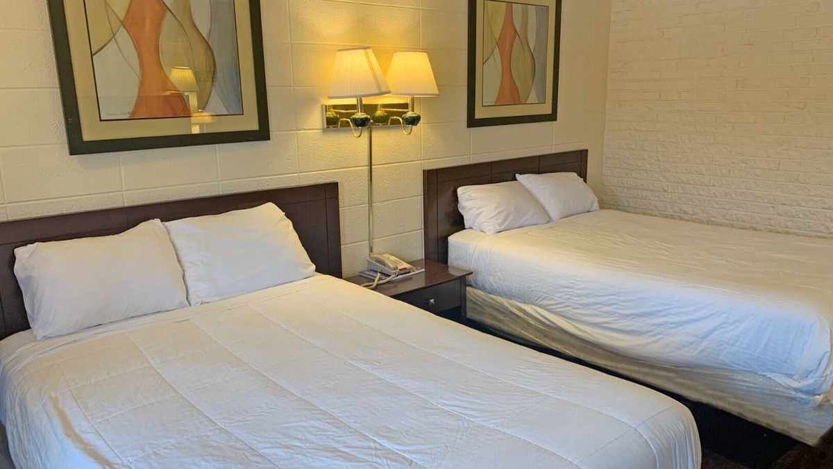Grissom - Highland Hotel | 2 Added Value Stay near Virginia Tech - Perfect for University Visits w/Free Parking
