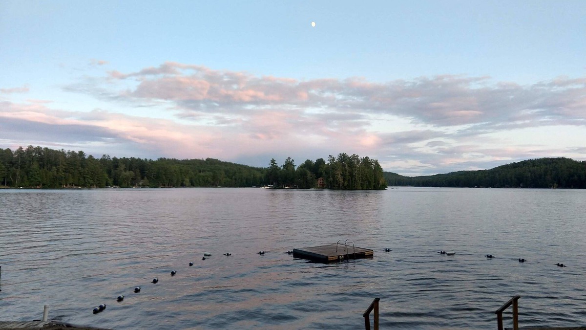 Chestertown Cottage | #2 Adirondack FamilyFriendly Waterfront on LoonLake. Boating,fishing,swimming!