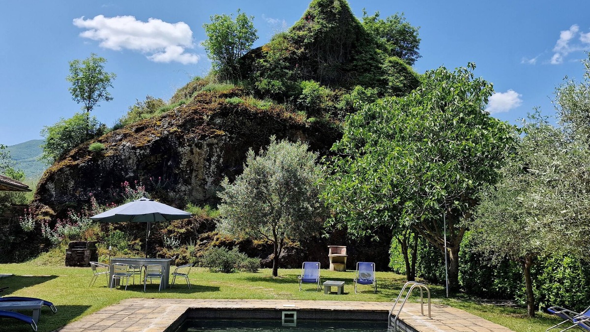 San Romano in Garfagnana House | 2 Apartments Rented Together With Private Pool, Sleeps 9, Walk to Restaurants