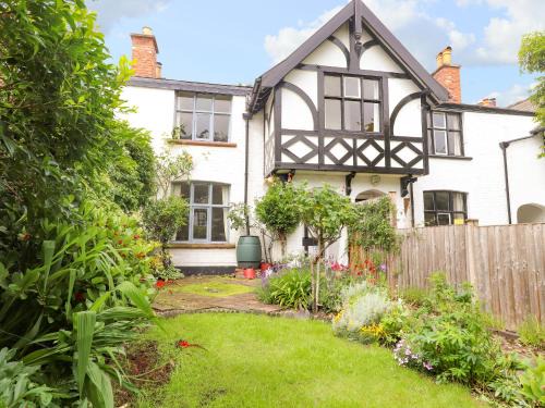 Hoole House | 2 Ashby Place