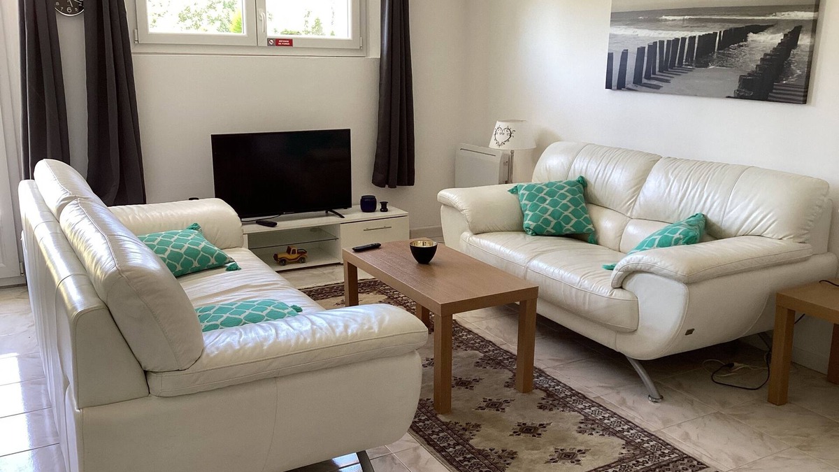 Villelongue-de-la-Salanque Apartment | 2 bedroom ground floor modern apartment 4km beach