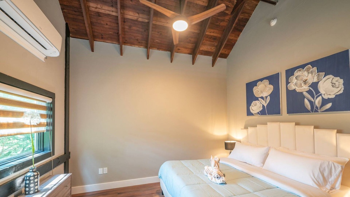 Lambertville House | 2 Barn Suites in Lambertville, NJ -- Cozy and luxurious!
