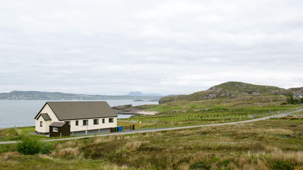 Drumchork Cottage | 2 BAYVIEW BUNGALOW, character holiday cottage in Poolewe