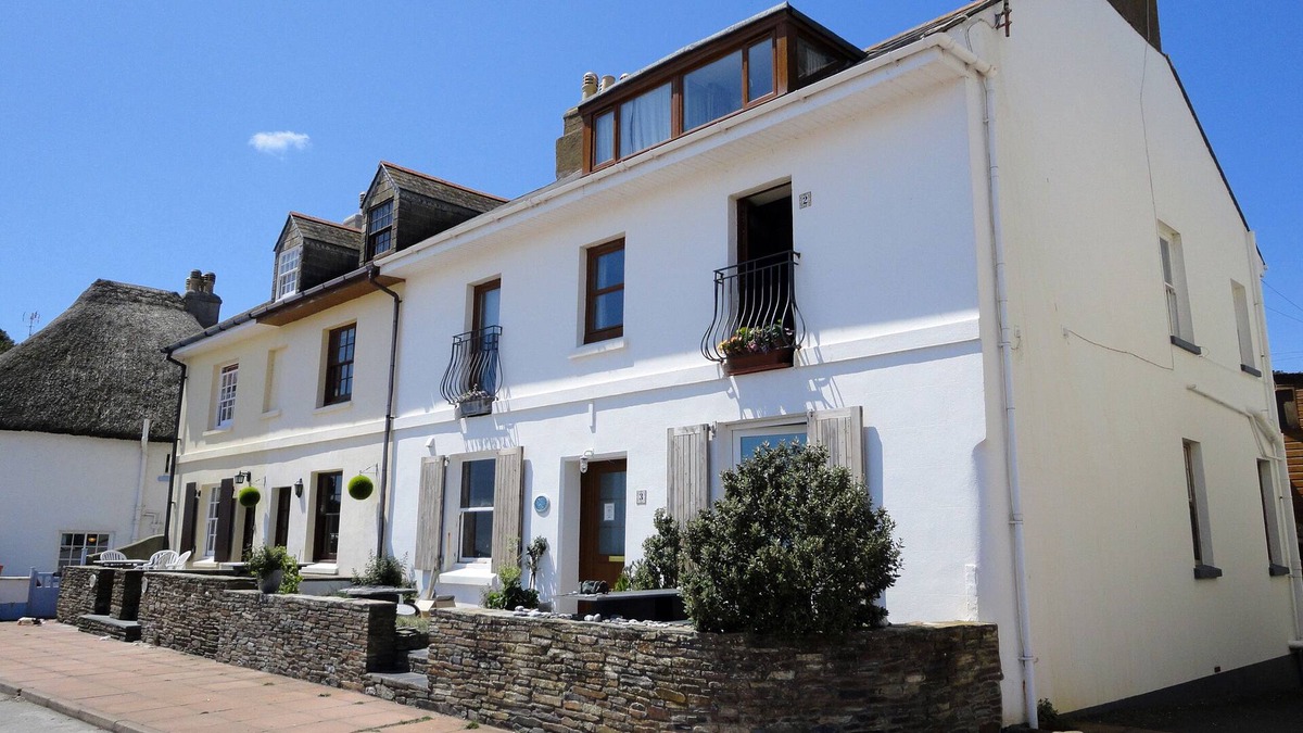 Torcross Cottage | 2 BAYVIEW, pet friendly, character holiday cottage in Torcross