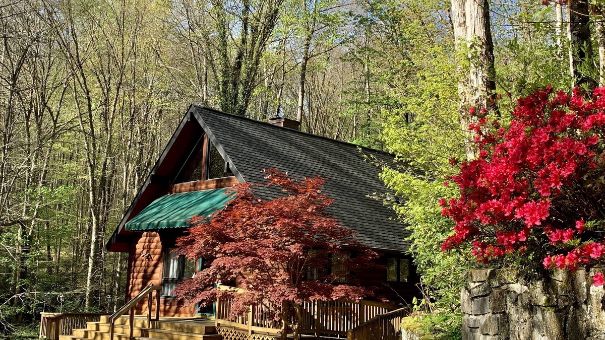 Maggie Valley Cabin | 2 Bd 2 Ba Cabin Secluded with Wood Fireplace Rushing Creek Hot Tub Fire Pit