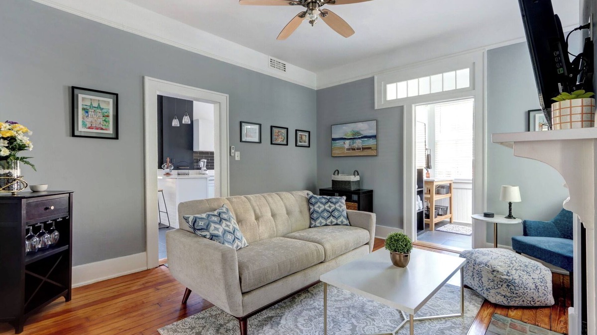 Midtown Condo | 2 bd/2 ba * Sleep 4 * Dog Friendly * Downtown Savannah