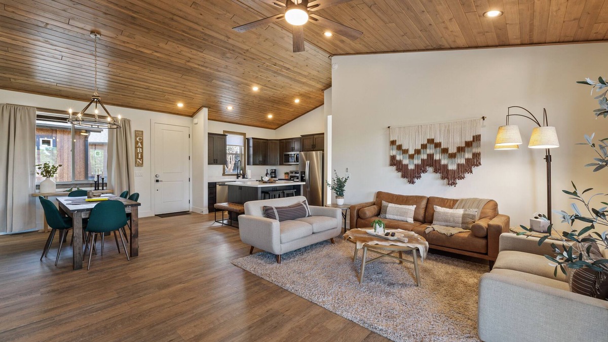 Show Low Cabin | 2 BD/2BA Cabin Escape W/Views of National Forest