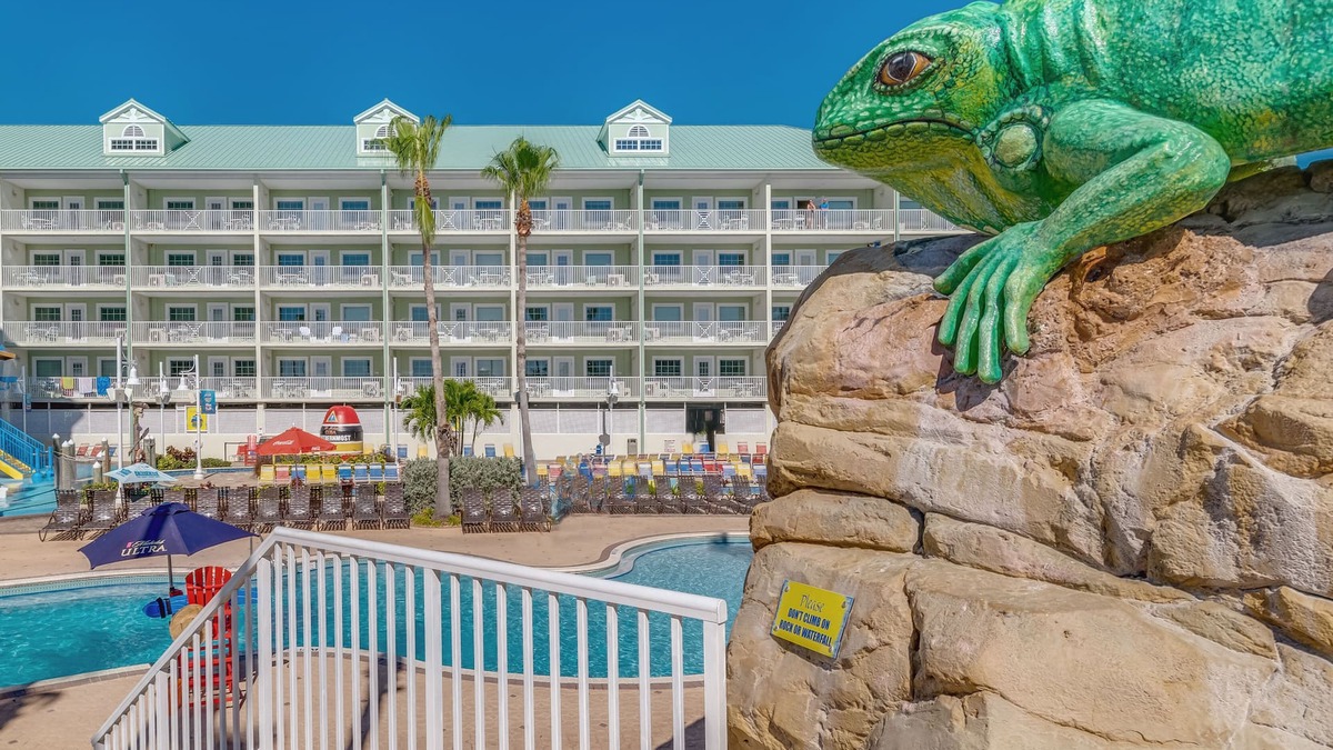 Indian Rocks Beach Condo | 2 BD/2BA Condo at Waterpark - 4 FREE waterpark passes