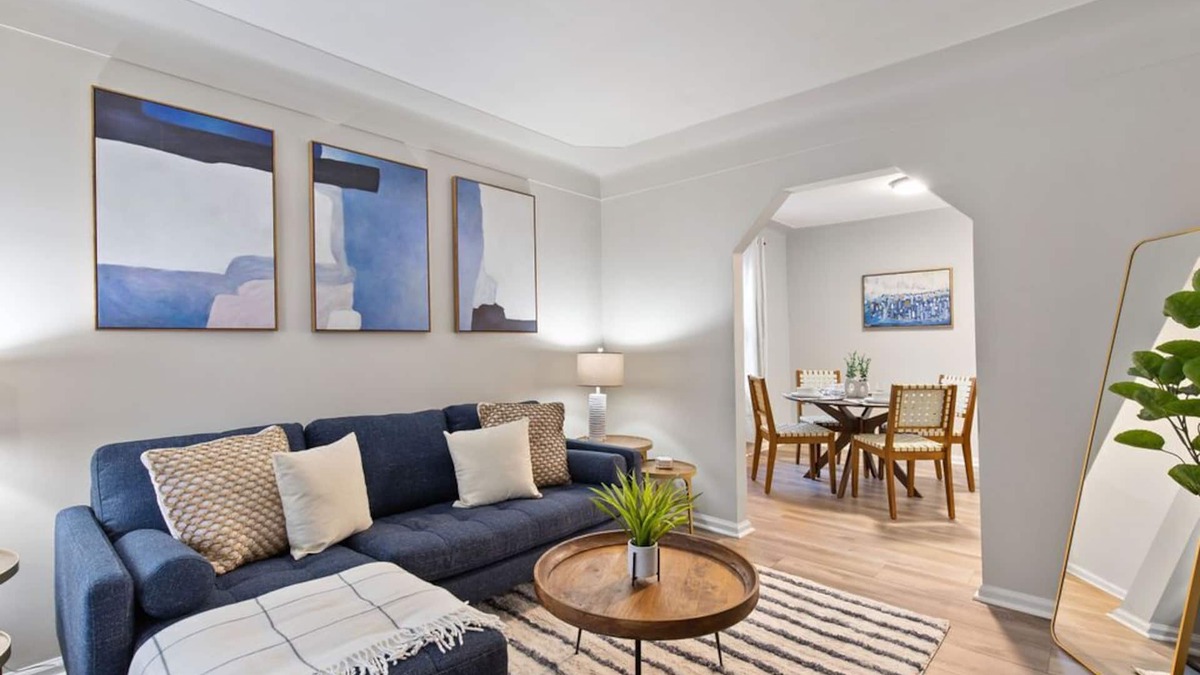 Wyandotte House | 2 BD Home Fast Wi-Fi Wyandotte/Detroit Rivern