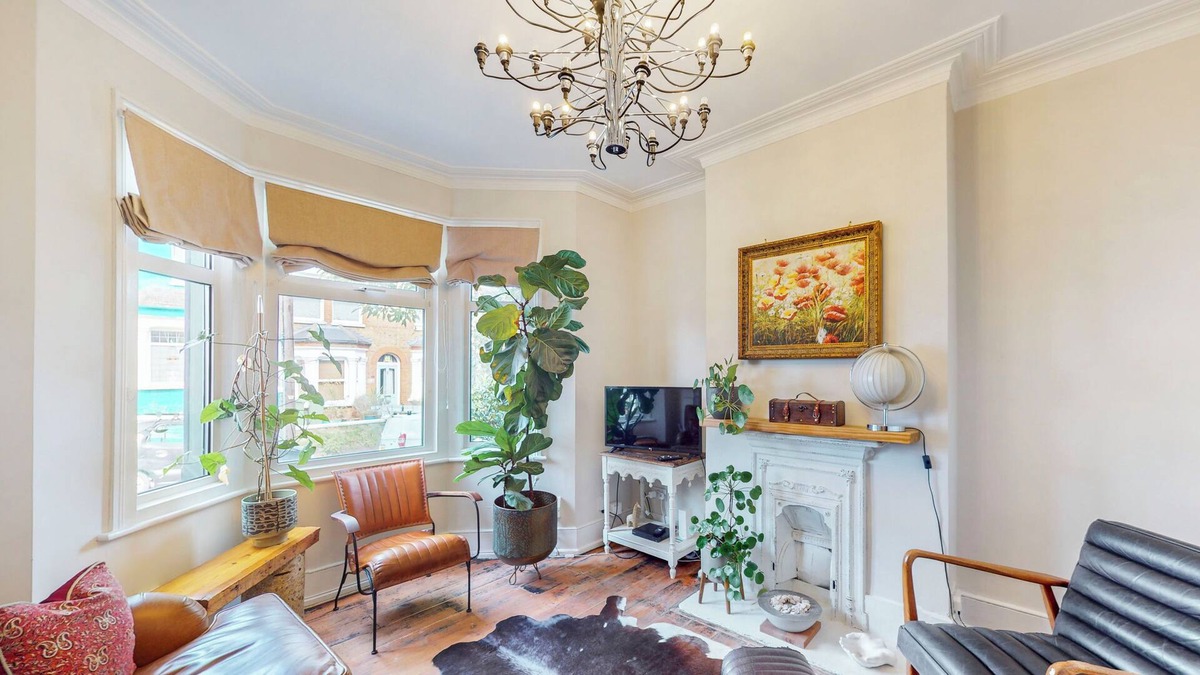 Plumstead Apartment | 2 BD terrace house with a garden in Plumstead