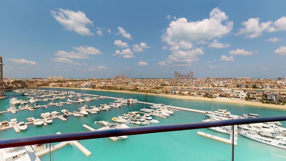 Palm Jumeirah Apartment | 2 BD Tiara Palm Views, Beach & Pool, Amazing views